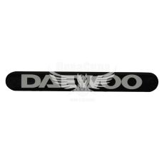 Наклейка з написом DAEWOO (чорне тло) (силікон) 14х1,8 (69-91)